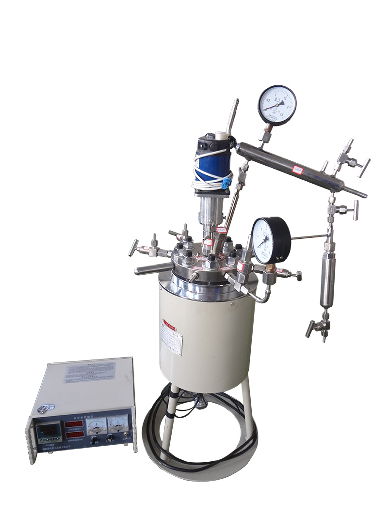 CJ型反應(yīng)釜（帶回收、冷凝裝置）